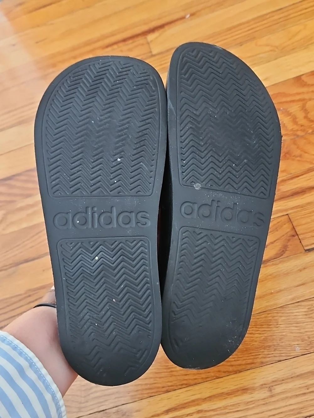 Adidas Mens Slip Ons Black Size 8 Great Shape